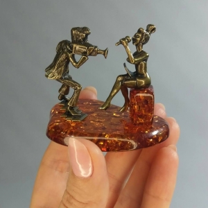 Фигурка с янтарем в бронзе - Репортаж - 60х75 мм