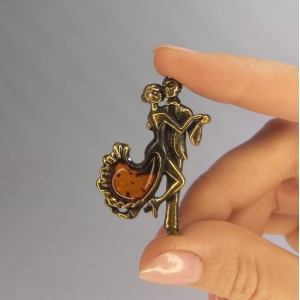 Брошь из янтаря в бронзе - Парочка сальса 25х45 мм