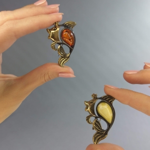 Брошь из янтаря в бронзе - Рыба Царевна 30х45 мм