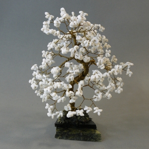 Сосна из агата белого - дерево счастья