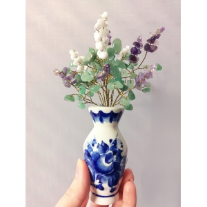 Букет сирени в вазе гжель - первое чувство любви - из авантюрина, аметиста и розового кварца - цветы из камня