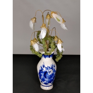 Букет Подснежников в вазе гжель - пробуждение света - из перламутра и хризолита - цветы из камня