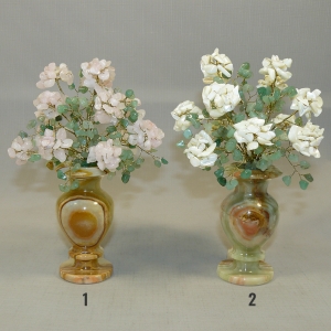 Букет белых и розовых хризантем в вазе оникс - Осенний сад - из розового кварца, перламутра и авантюрина - цветы из камня