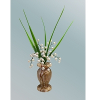 Букет ландышей из жемчуга в вазе из оникса - цветы из камня