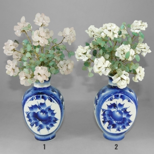 Букет белых и розовых хризантем в вазе гжель - Осенний сад - из розового кварца, перламутра и авантюрина - цветы из камня 