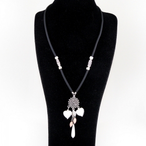 Кулон - подвеска -Лилия- из перламутра и коралла - 42 см