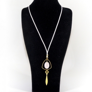 Кулон - подвеска из розового кварца на шнуре - 45 см