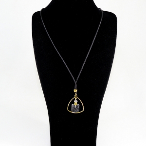 Кулон - подвеска из горного хрусталя на шнуре - 45 см