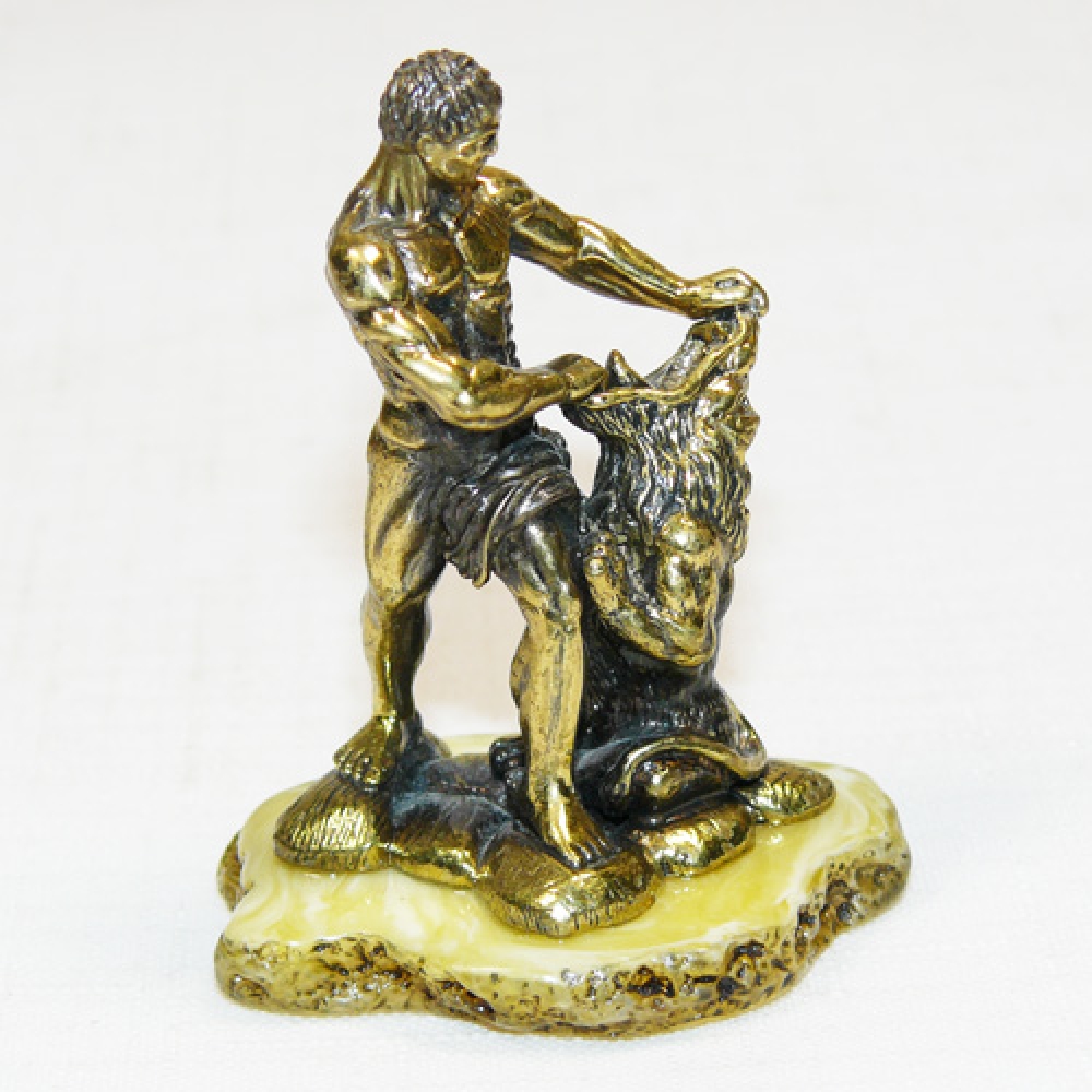 Фигурка с янтарем в бронзе - Самсон - 35х45х60 мм