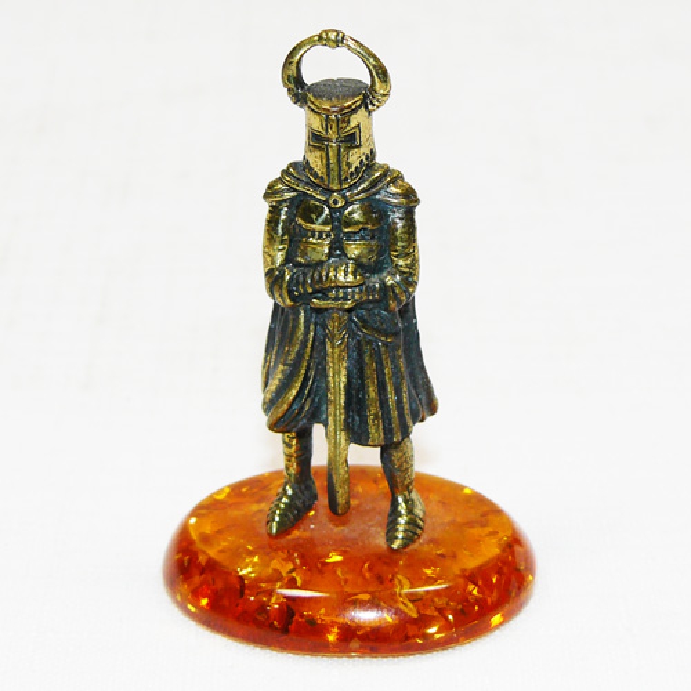 Фигурка с янтарем в бронзе - Рыцарь с мечом - 30х35х60 мм