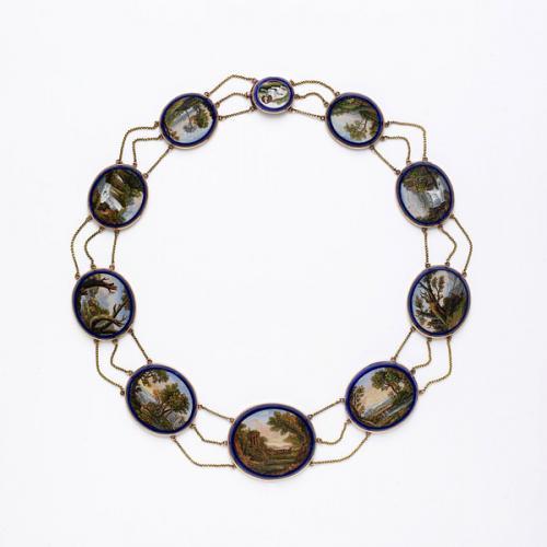 Ожерелье со звеньями, выполненными в технике самоцветной микромозаики. Италия, 1810-е годы.
